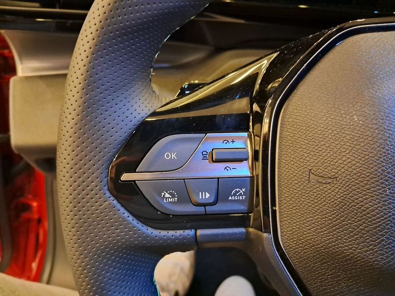 Peugeot 308 SW GT Hybrid 145 e-DCS6 - fotka 19 z 40