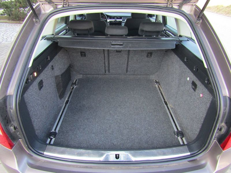 Škoda Superb (2011) 1.6 TDI 77kW ZIMNÍ PNEU - fotka 17 z 32
