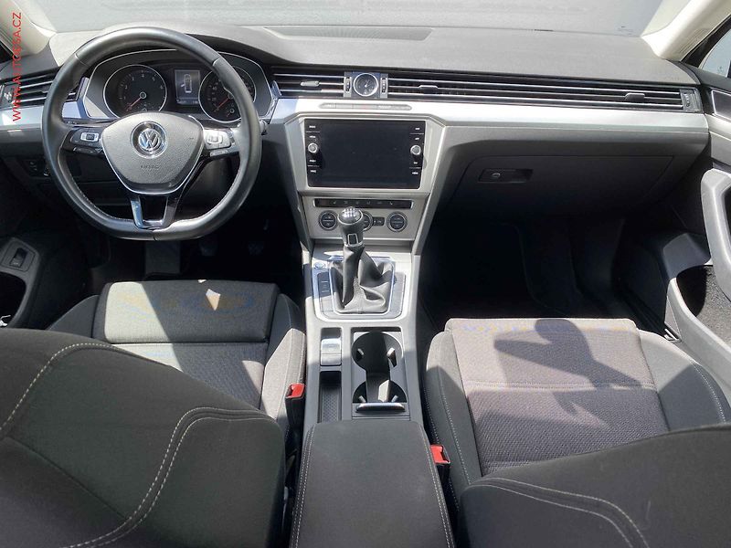 Volkswagen Passat (2018) 1.4 TSi, Comfortline, navi - fotka 8 z 17
