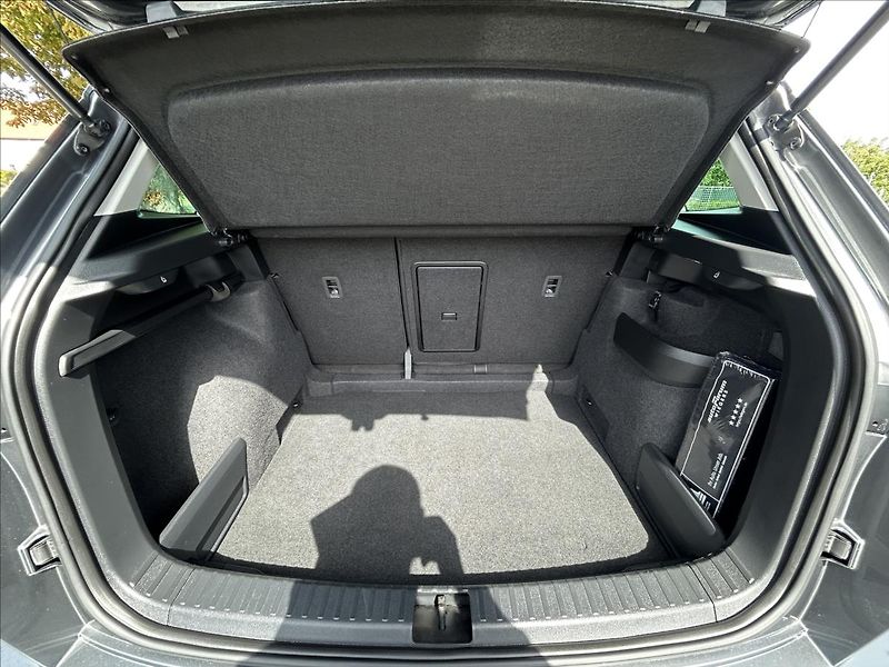 Škoda Karoq 1,0 TSi DPH  Kessy,LED,1xMajit - fotka 38 z 50