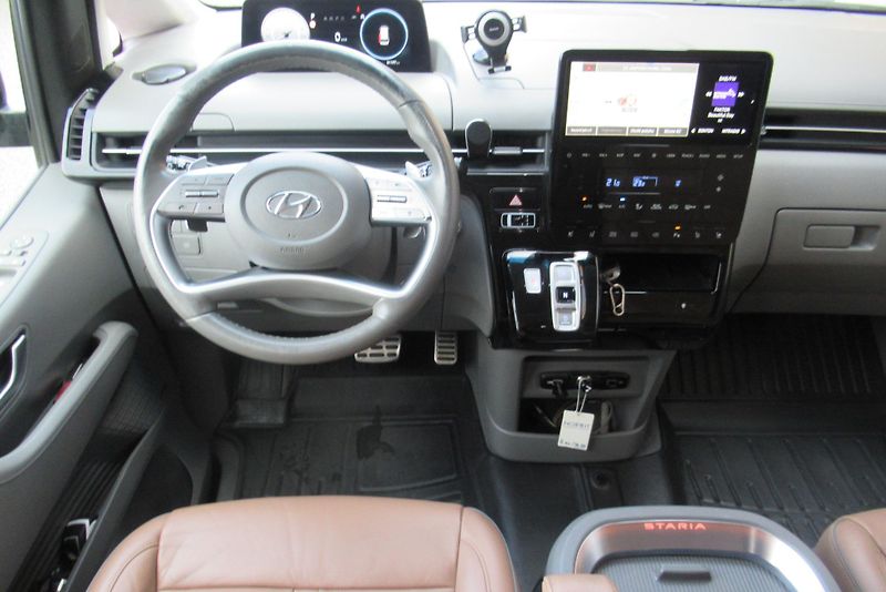 Hyundai Staria 2.2 CRDi 4x4 TAŽNÉ PANORAMA  - fotka 14 z 47