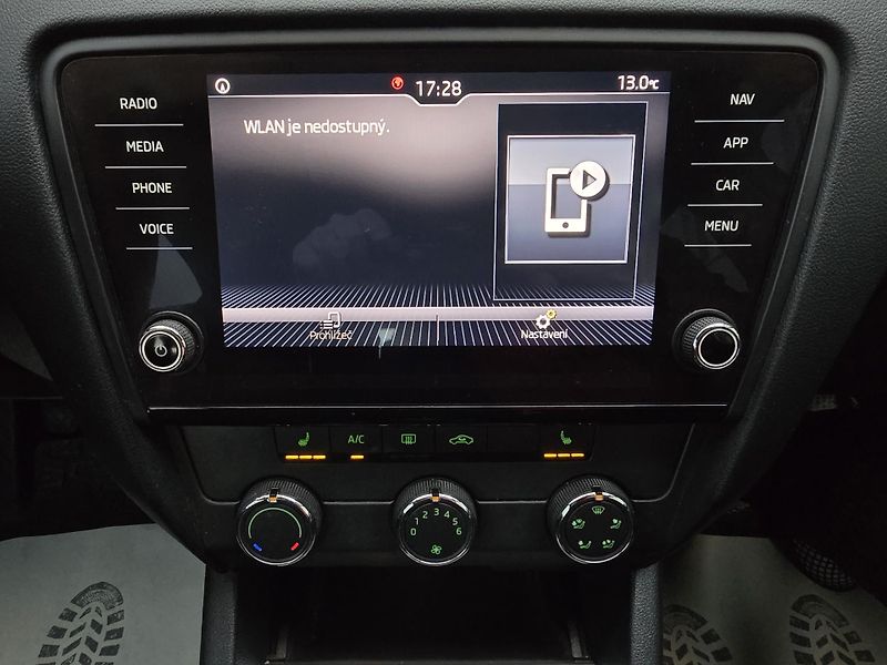Škoda Octavia 1,5TSI 110kW 1.Maj. ČR -DPH - fotka 29 z 36