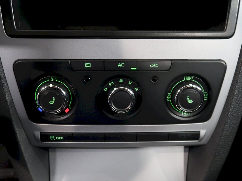 Škoda Octavia (2012) AMBITION 1.6TDI 77KW - fotka 19 z 27