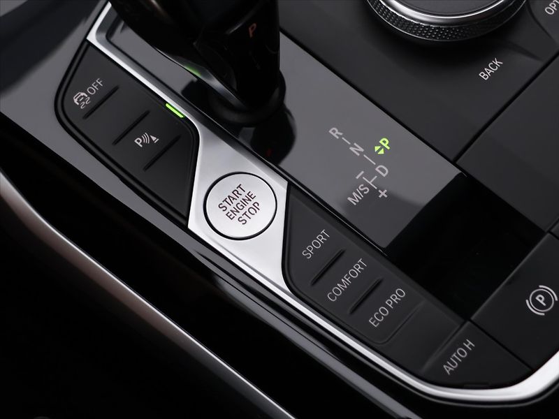 BMW Řada 3 2,0 320d 140kW xDrive 1.Maj. - fotka 25 z 36