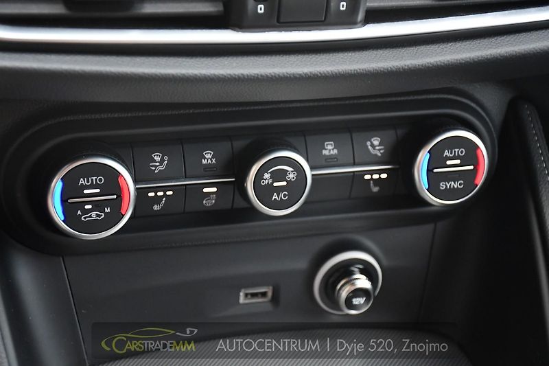Alfa Romeo Stelvio 2.0T Q4 206KW TRIBUTO ITALIANO - fotka 32 z 50