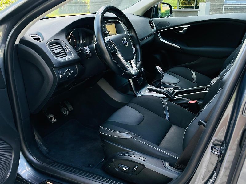 Volvo V40 2.0D3 5VÁLEC MANUÁL SERVISKA - fotka 29 z 48