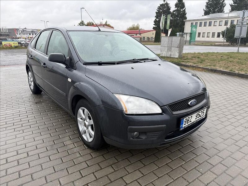 Ford Focus 1,6 i 16V 74kw Klima Tažné 2sa - fotka 13 z 20