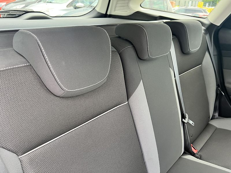 Ford Focus 1.6i KLIMATIZACE NAVI ALU KOLA - fotka 29 z 42