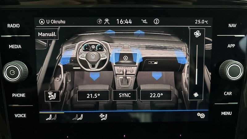 Volkswagen Passat 2.0 TDI DSG Elegance Variant - fotka 26 z 27
