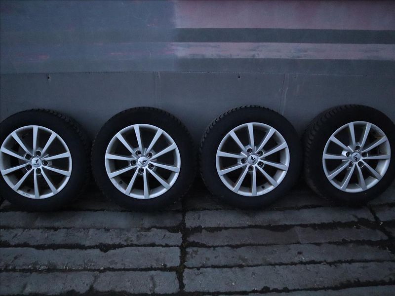 Škoda Octavia 2,0 TDi DSG Style ACC LED - fotka 41 z 41