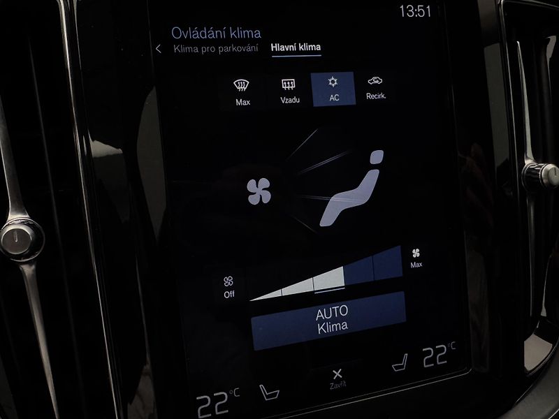 Volvo XC60 D4 AWD MOMENTUM PRO  - fotka 38 z 42