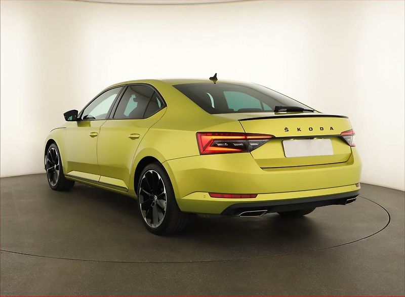 Škoda Superb (2023) Sportline 2.0 TSI - fotka 4 z 20