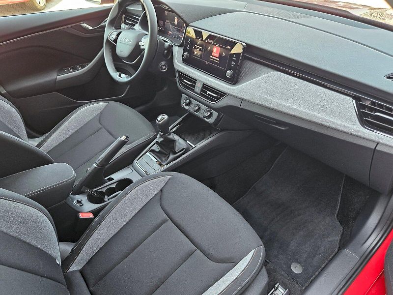 Škoda Kamiq (2025) SELEC TSI 85/1.0 M6F - fotka 14 z 25