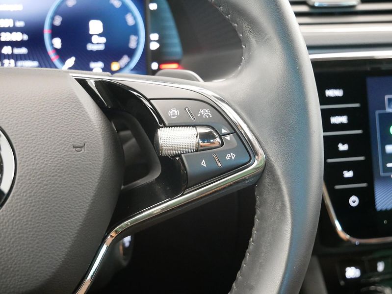 Škoda Superb - fotka 17 z 30