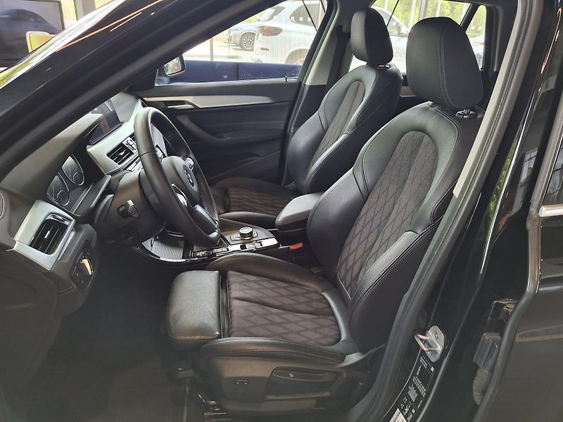 BMW X1 xDrive18d X-Line - fotka 8 z 23
