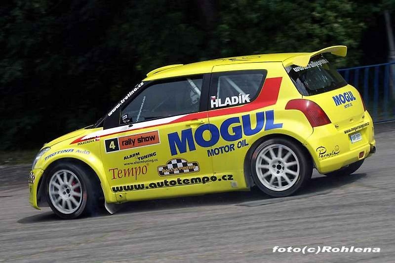 Jiří Hladík se svým zbrusu novým vozem Renault Clio Rally5 Phase II.