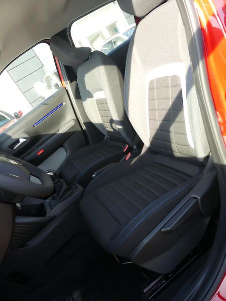 Citroën C3 (2025) PLUS TURBO 100 S&S MAN6 - fotka 9 z 19