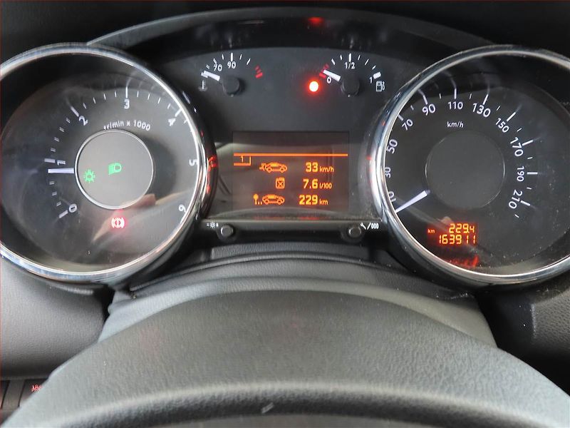 Peugeot 5008 (2015) 1.6 BlueHDi, Navi, Tempomat - fotka 11 z 15