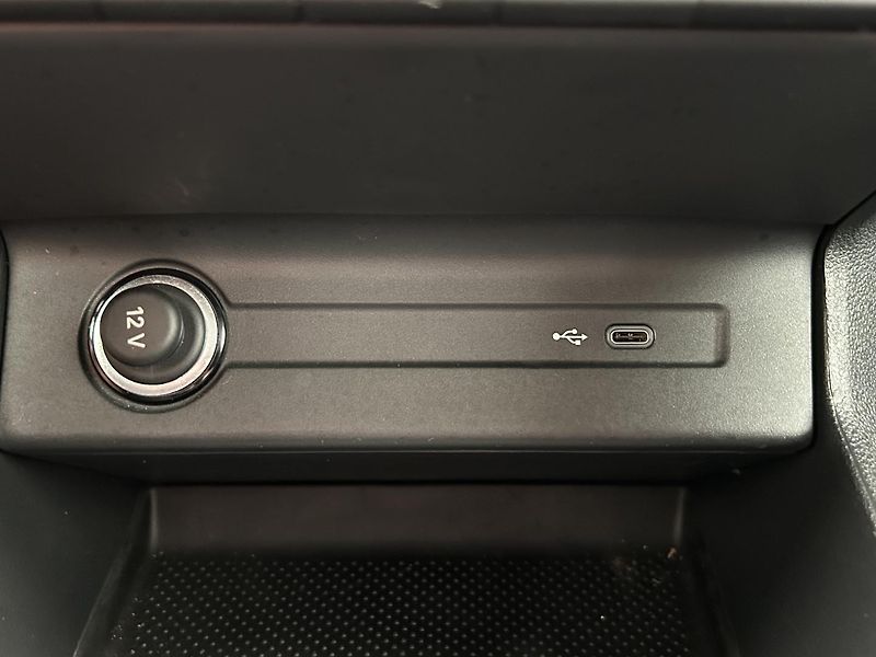 Škoda Karoq 1.5 TSI Active - fotka 23 z 26
