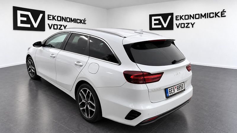 Kia Ceed (2022) 1.5 T-GDI,ČR,SERVIS,1 MAJITEL - fotka 9 z 15