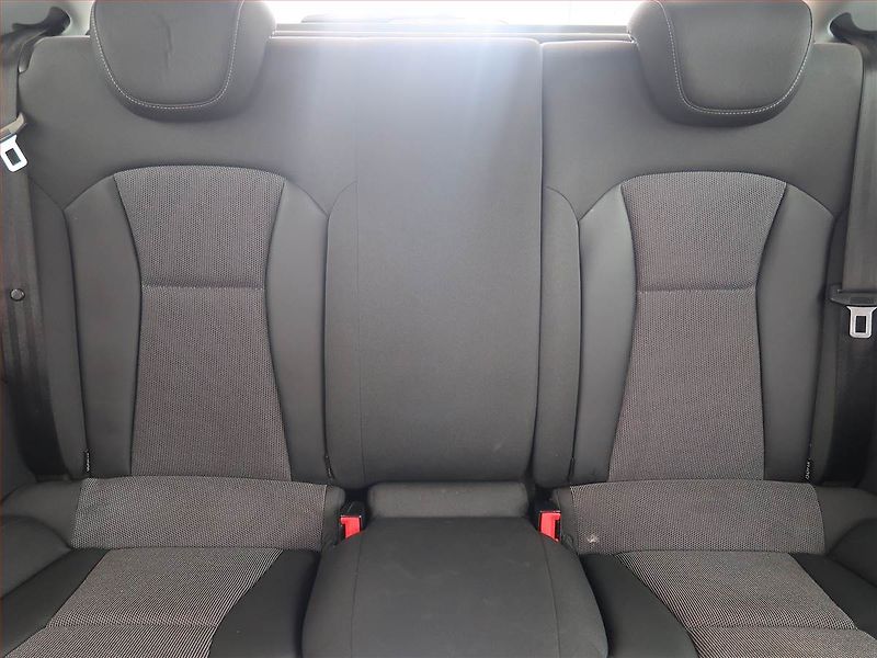 Audi A1 (2011) 1.6 TDI, Serv.kniha, Tempomat - fotka 10 z 17