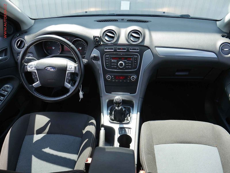 Ford Mondeo (2011) 2.0 TDCi, AC, tempo, výhřev - fotka 8 z 18