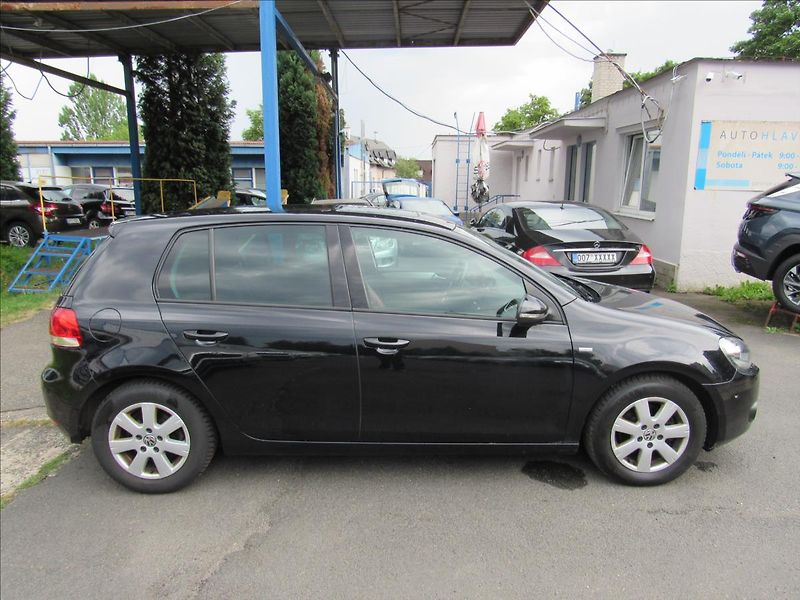Volkswagen Golf 1,2 TSI 63kW Trendline - fotka 8 z 33