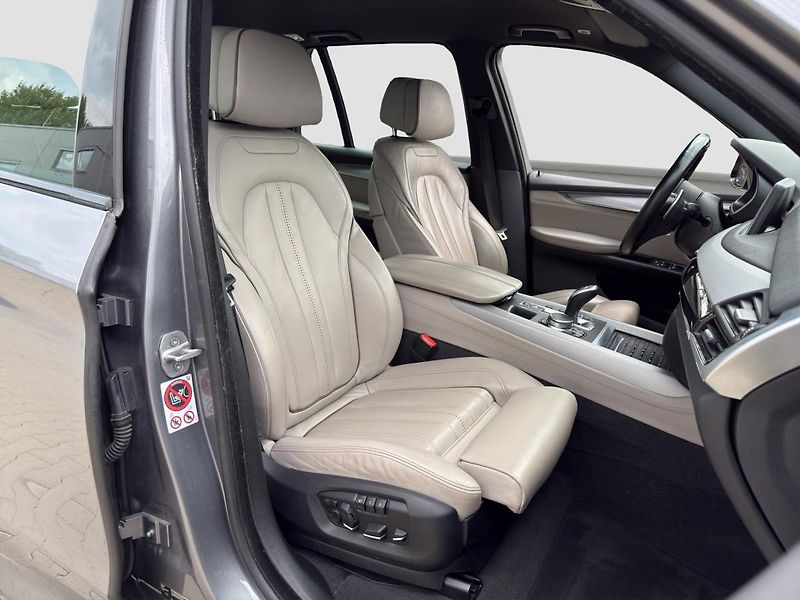 BMW X5 xDrive30d - fotka 13 z 21