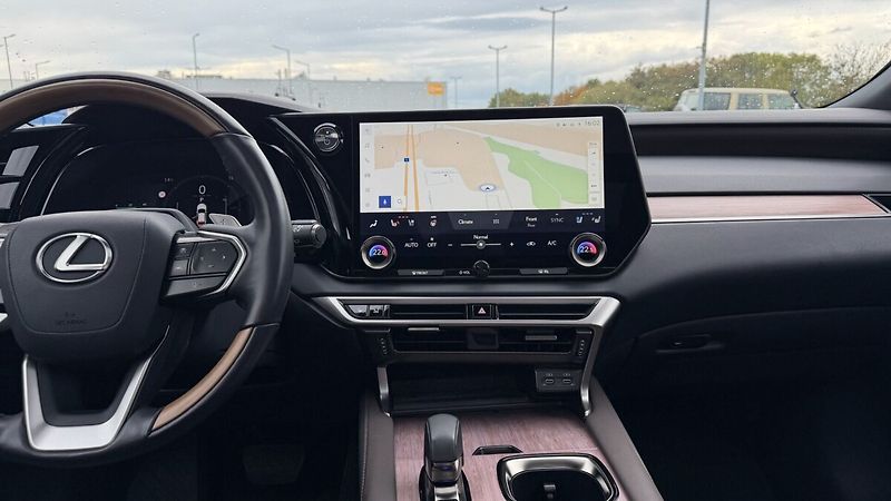 Lexus RX 450h plus 450H+ 2,5 PHEV LUXURY PANORAMI - fotka 22 z 31