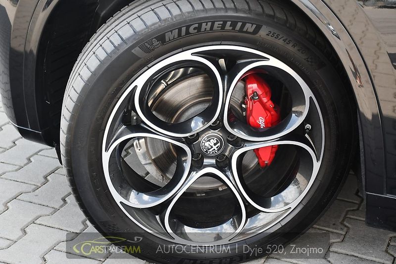 Alfa Romeo Stelvio 2.0T 16V 206kW VELOCE AT8 Q4 - fotka 14 z 44