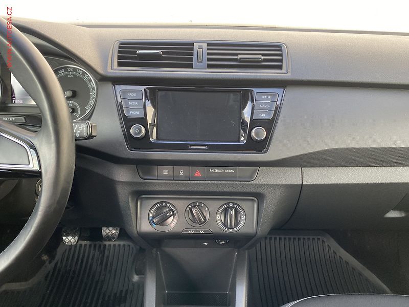 Škoda Fabia (2019) 1.0 TSi, ČR, Ambition, +kola - fotka 12 z 17