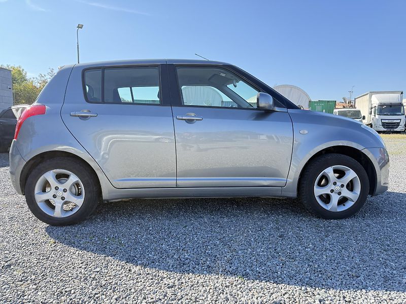 Suzuki Swift 1.3 68kW Klima ČR - fotka 4 z 16