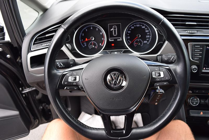 Volkswagen Touran (2017) 1.4TSI 110kw CLBMT TAŽ NAV APP - fotka 26 z 50