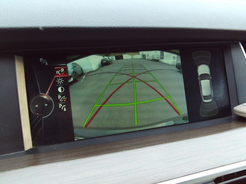 BMW Řada 5 530d xDrive - fotka 13 z 14