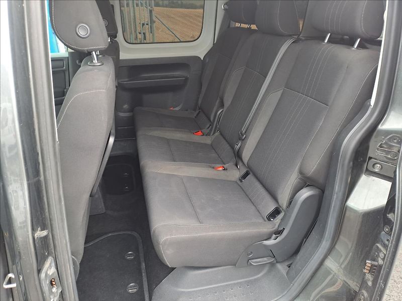 Volkswagen Caddy 2,0 TDI DSG 4MOTION - fotka 6 z 16