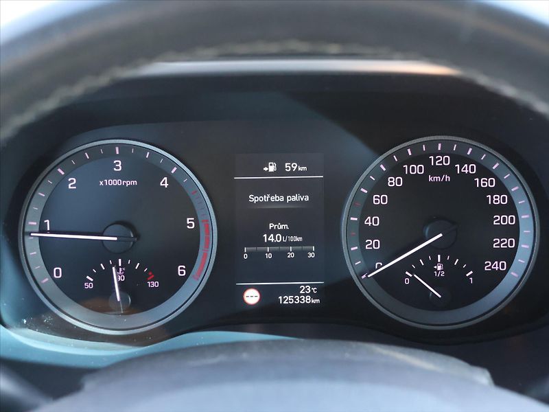 Hyundai Tucson 1,6 CRDI 100 kW 4x4 LED CZ - fotka 18 z 35