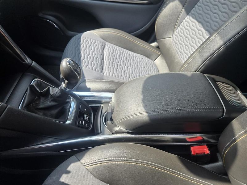 Opel Zafira 2,0 CDTI  TOURER 7 MÍST - fotka 16 z 35