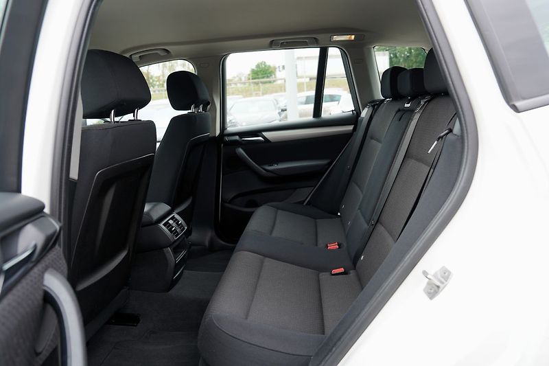 BMW X3 2.0d xDrive/manuál/navi/ČR - fotka 28 z 38
