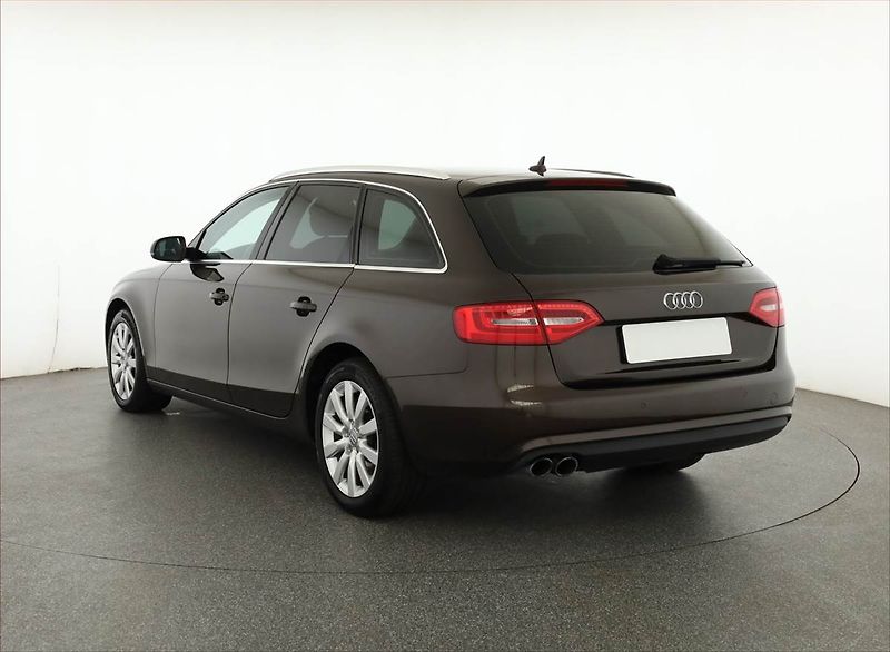 Audi A4 (2013) 2.0 TDI, 4X4, Automat, Navi - fotka 4 z 16