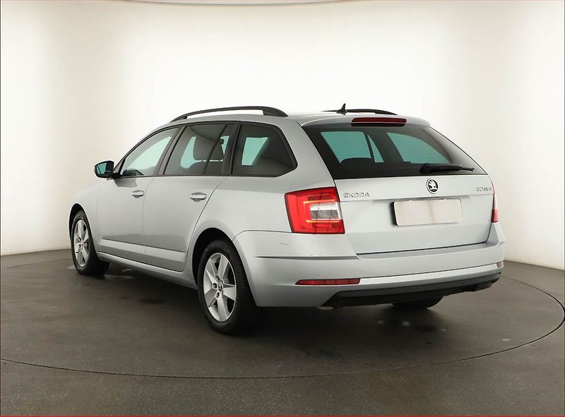 Škoda Octavia (2020) Ambition Plus 1.5 TSI, ČR - fotka 4 z 14