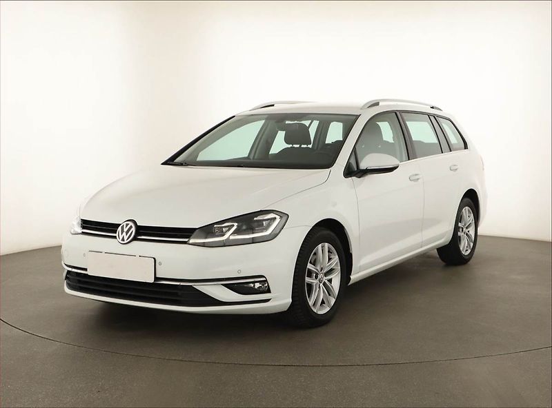 Volkswagen Golf (2019) 2.0 TDI, Serv.kniha, Tempomat - fotka 2 z 15