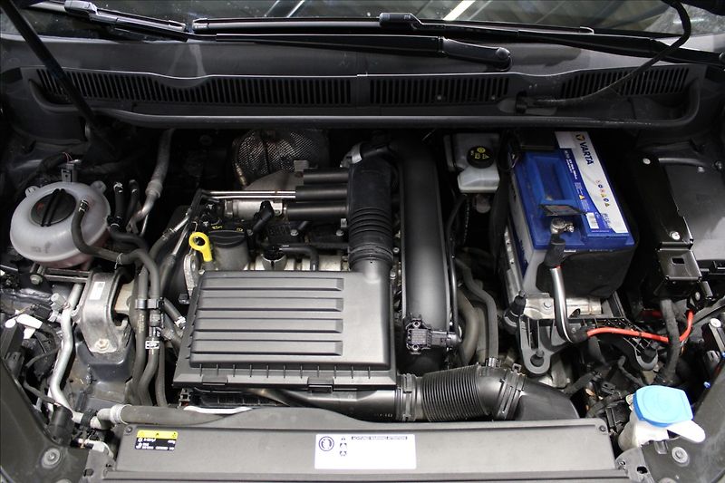 Volkswagen Touran 1,4 TSI Comfortline 7-míst - fotka 8 z 32