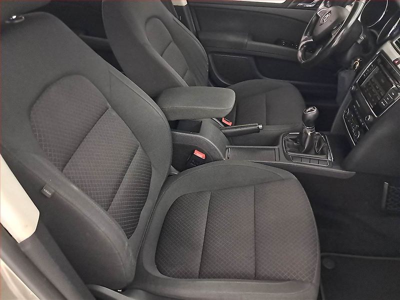 Škoda Superb (2013) Ambition 2.0 TDI, Xenony - fotka 9 z 25