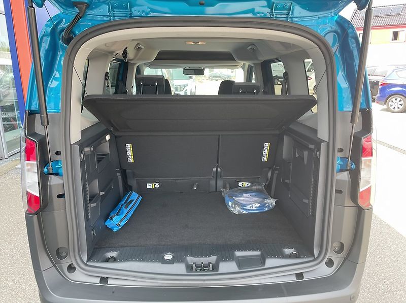 Ford Tourneo Courier Titanium, Tourneo, 43 kWh Elek - fotka 22 z 24