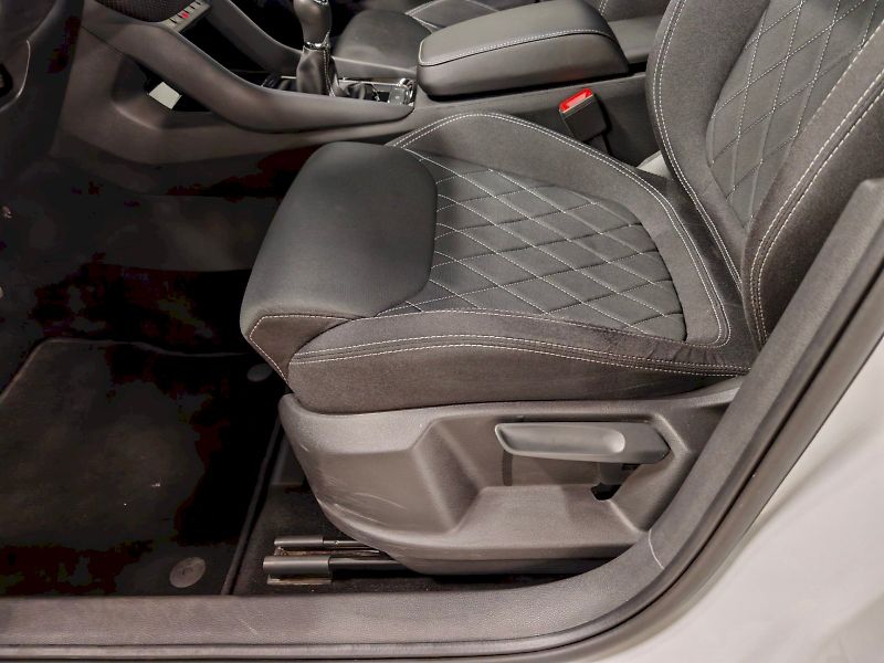Škoda Karoq (2025) 1.5 TSI 110 kW Sportline - fotka 22 z 31