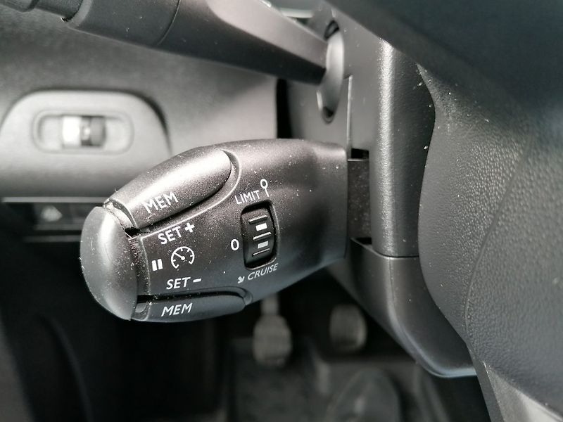 Citroën Berlingo (2021) XL 1.5 BlueHdi Shine Navi - fotka 24 z 32