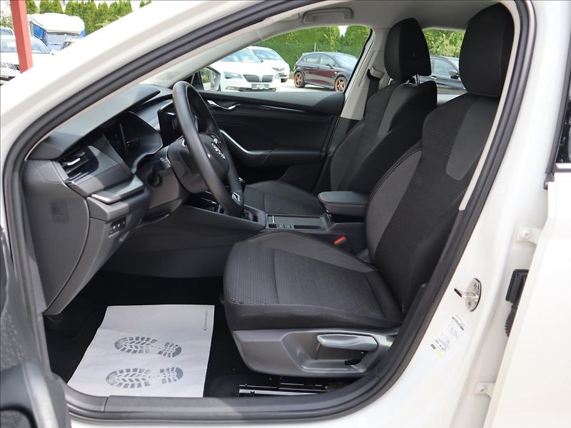 Škoda Octavia 2,0 TDi Style Virtual LED - fotka 7 z 35
