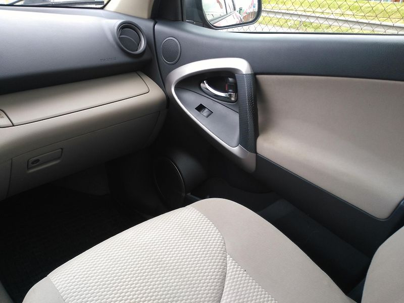 Toyota RAV4 2,2 D-4D - fotka 11 z 31