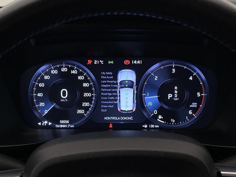 Volvo XC40 D3 MOMENTUM AUT  - fotka 25 z 45