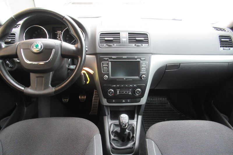Škoda Yeti 2.0 TDI 4x4 AUT. KLIMA TAŽNÉ - fotka 9 z 31
